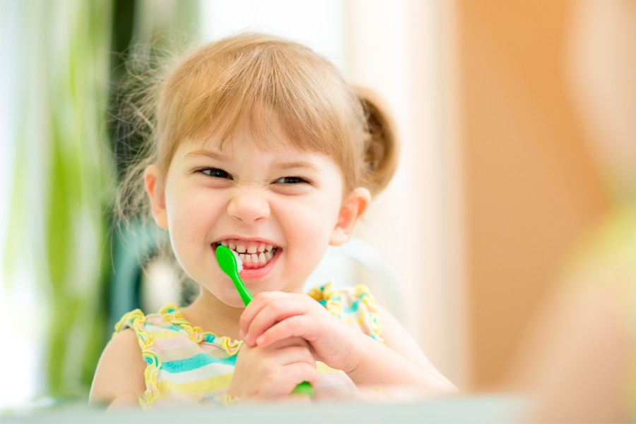 Как да Предпазите Зъбите на Вашето Дете от Кариес?